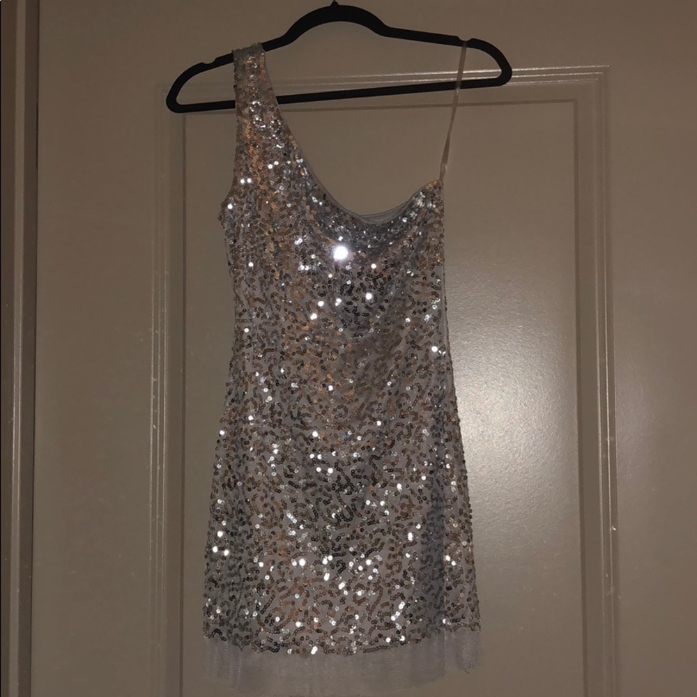 NWT Sequin fitted silver one shoulder dress